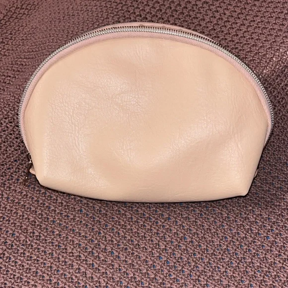 BEIS Cream Cosmetic Bag - Picture 2 of 7